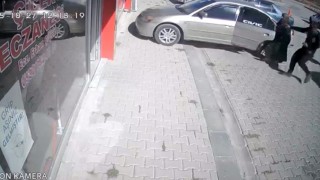 El freni çekilmeyen araç eczaneye girdi