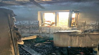 Elazığda bir ev yangında yanarak kül oldu