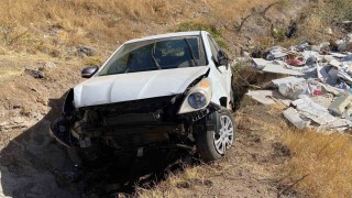 Elazığda otomobil şarampole uçtu: 3 yaralı