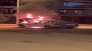 Elazığda seyir halindeki otomobil alev aldı