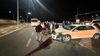 Elazığspor oyuncularını taşıyan otobüs ile otomobil çarpıştı: 1 kişi yaralandı