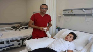 Elini üzüm sıkma makinesine kaptıran Melihin kopan parmakları, başarılı geçen ameliyatla tutturuldu