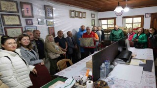 Erasmus projesi ortakları Menteşede geleneksel ebru deneyimi yaşadı