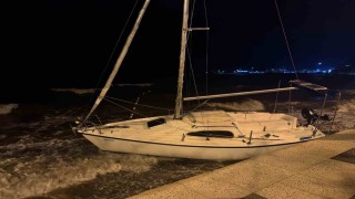 Erdekte şiddetli lodos etkili oldu: Tekneler sürüklendi