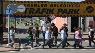 Erenler Belediyesi trafik parkında geleceğin sürücüleri yetişiyor