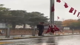 Erzincanlı vatandaşın bayrak hassasiyeti duygulandırdı