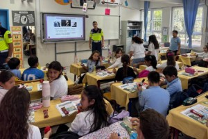 Erzin’de Öğrencilere Trafik Eğitimi Seminerleri Sürüyor