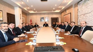 Erzuruma Model Fabrika  geliyor