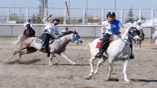Erzurumda cirit heyecanı sürüyor