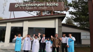 Erzurumda Gülümseyen Kafe özel bireylerin üretim merkezi oldu