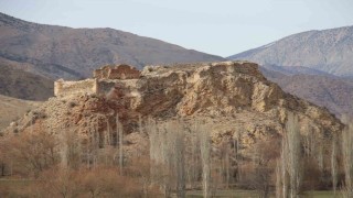 Erzurumdaki Kız ve Oğlan Kalesi ilgi bekliyor