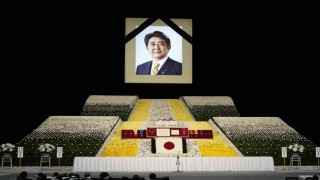 Eski Japonya Başbakanı Abe suikastinin zanlısı, ilk duruşmada suçunu kabul etti