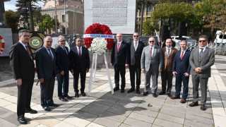 Eskişehirde 29 Ekim kutlamaları çelenk sunma töreniyle başladı