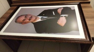 Eskişehirde Yılmaz Büyükerşenin fotoğrafları depolara kaldırıldı