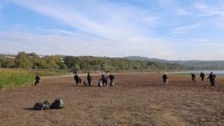 Eşme Sahilinde temizlik seferberliği