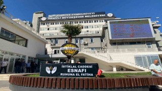 Esnafın tabutu Denizli Büyükşehir Belediyesinin önüne bırakıldı