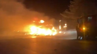 Et yüklü tır dorsesi yandı