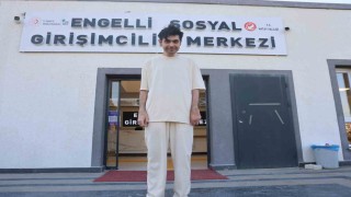 Evden çıkmayan telefon bağımlısı genç, saatler süren diyalogla ikna edilerek 3 yıl sonra duş aldırıldı ve tıraş ettirildi