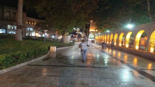 Eyyübiye Belediyesi kirlenen sokakları yıkadı