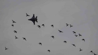 F-16lardan nefes kesen gösteri