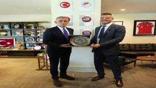 Fenerbahçe Başkanı Sadettin Saran, TFF Başkanı Hacıosmanoğlunu ziyaret etti