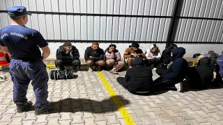 Fethiyede 3ü çocuk 20 düzensiz göçmen yakalandı