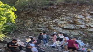 Fethiyede 43ü çocuk 65 düzensiz göçmen ve 4 göçmen kaçakçısı yakalandı