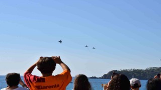 Fethiyede Hava Oyunları Festivalinde F-16ların gösterisi nefesleri kesti