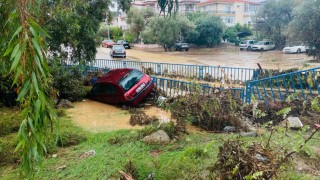 Foçada yoğun yağış sele yol açtı: 1 kişi kayıp