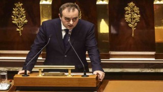 Fransada tartışmalı emeklilik reformu askıya alınacak