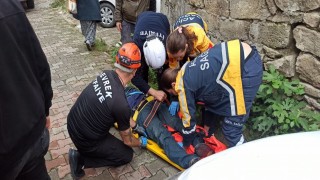 Freni boşalan otomobil adama çarptı