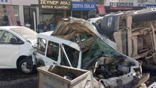 Freni patlayan mıcır yüklü hafriyat kamyonu ortalığı savaş alanına çevirdi