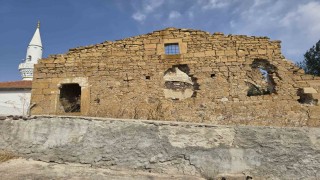 Garipler Köyü Kilisesi 300 yıllık tarihiyle zamana direniyor