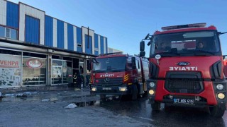 Gaziantepte hırdavat malzemeleri satan iş yerinde yangın