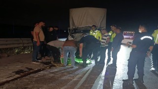 Gaziantepte kamyonet kamyona arkadan çarptı: 1 ölü, 1 ağır yaralı