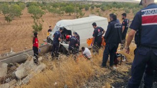 Gaziantepte kamyonet şarampole uçtu: 2 ağır yaralı