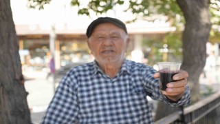 Gaziantepte usta, 40 yıldır karadut suyu satıyor