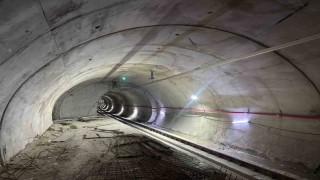 Gebzede 4 kişiye mezar olan binanın yakınından geçen metro hattının içi görüntülendi