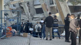 Gebzede çöken binanın enkazında inceleme yapılıyor