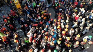 Gebzede çöken binanın enkazından 1 kişi sağ çıkarıldı