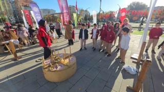 Geleneksel Oyun Tırı Kütahyada çocuklarla buluştu