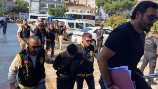 Genç kız, arkadaşının abisi ve kuzenleri tarafından bıçaklandı