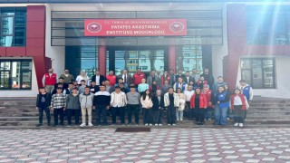 Gençler, Gönüllü Hasat Projesi  kapsamında patates hasadı yaptı