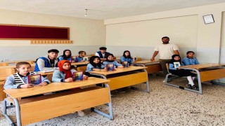 Gençlik Merkezinden öğrencilerle kitap okuma etkinliği