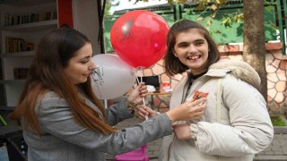 Gezici kütüphaneden çocuklara özel bayram turu