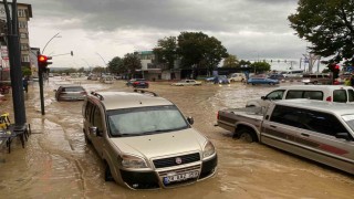 Giresunda sağanak yağış hayatı felç etti