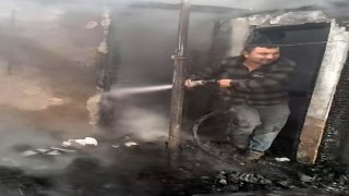 Giresunda yıldırım düşmesi sonucu evde yangın çıktı, cami hasar gördü