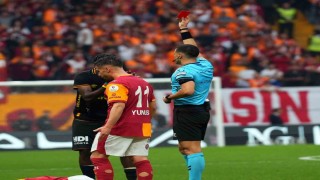 Göztepede Malcom Bokele kırmızı kart gördü