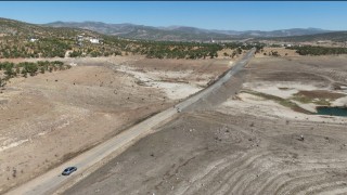Gülbahar Barajı kuruma noktasına geldi: Eski yol gün ortaya çıktı