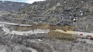 Gümüşhane-Erzincan karayolundaki heyelan bölgesinde çalışmalar sürüyor